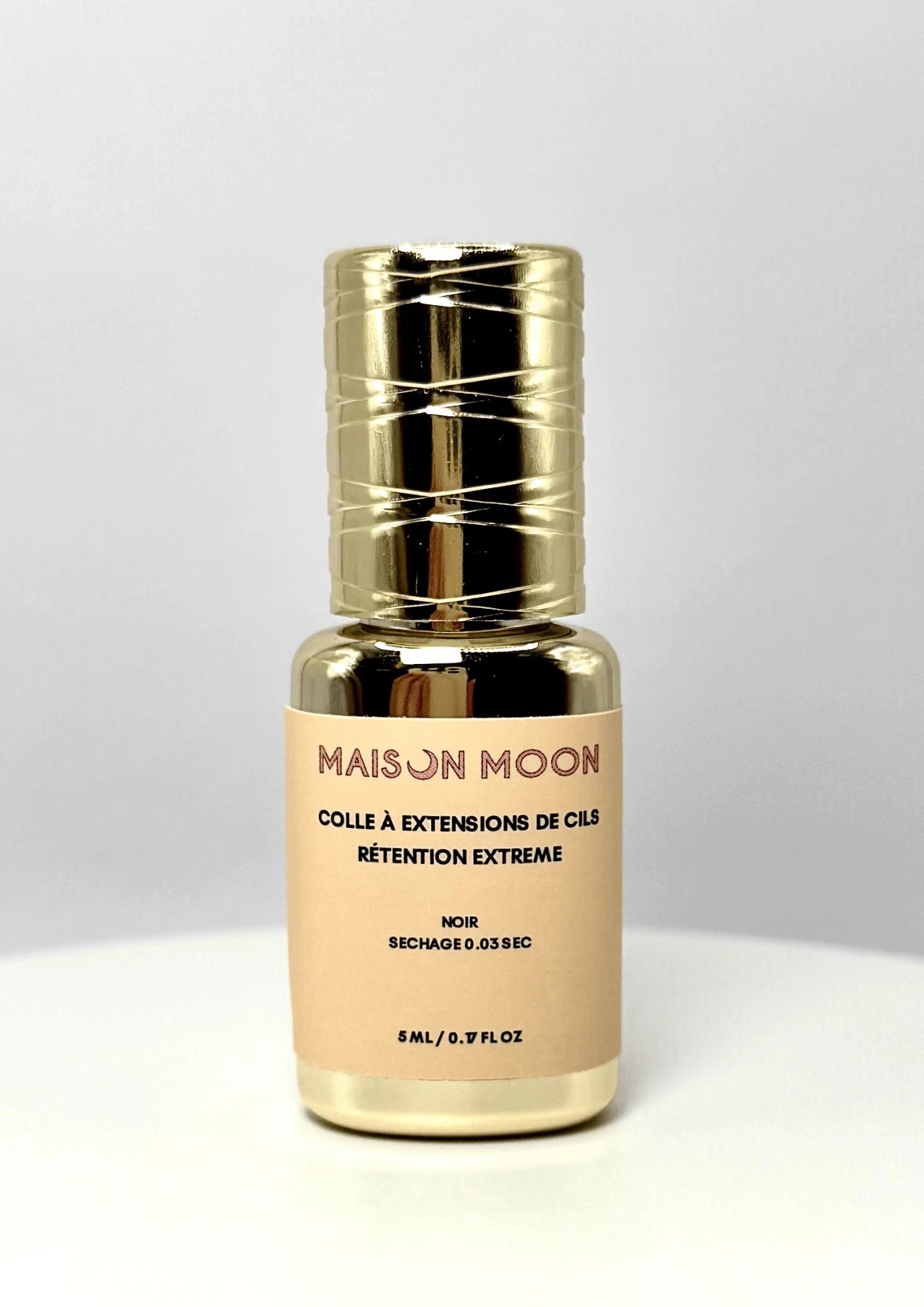Colle retention extreme Maison Moon pour technicienne de cils profesionnelle d'extensions de cils