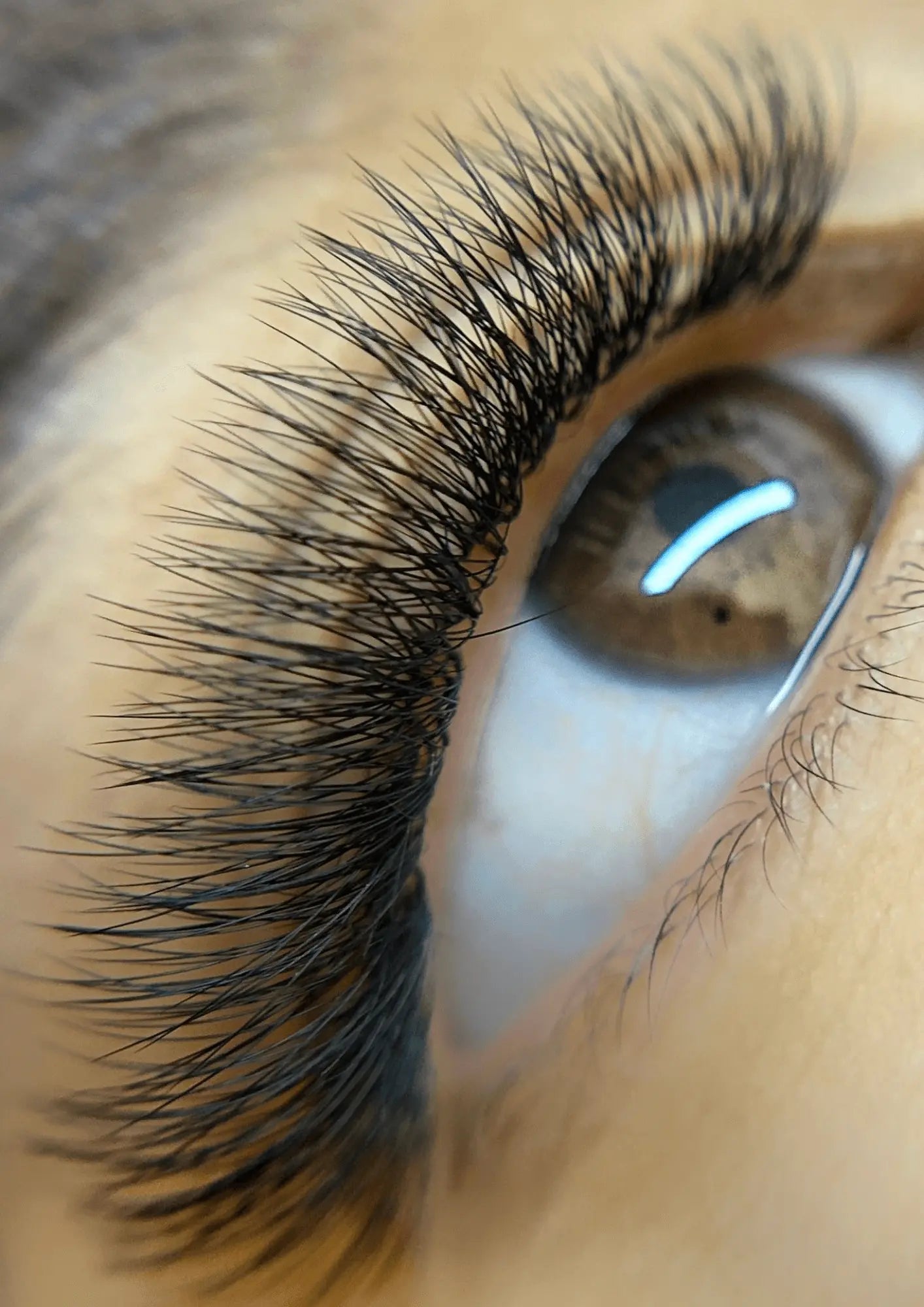 Résultat des extensions de cils pré-faits 4D réalisé par une technicienne de cils tenue très bonne retention 6 semaineset résultat harmonieu aéré naturel magnifique 